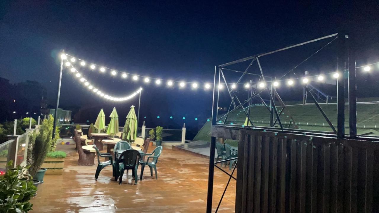 Hotel Chaika 코불레티 외부 사진