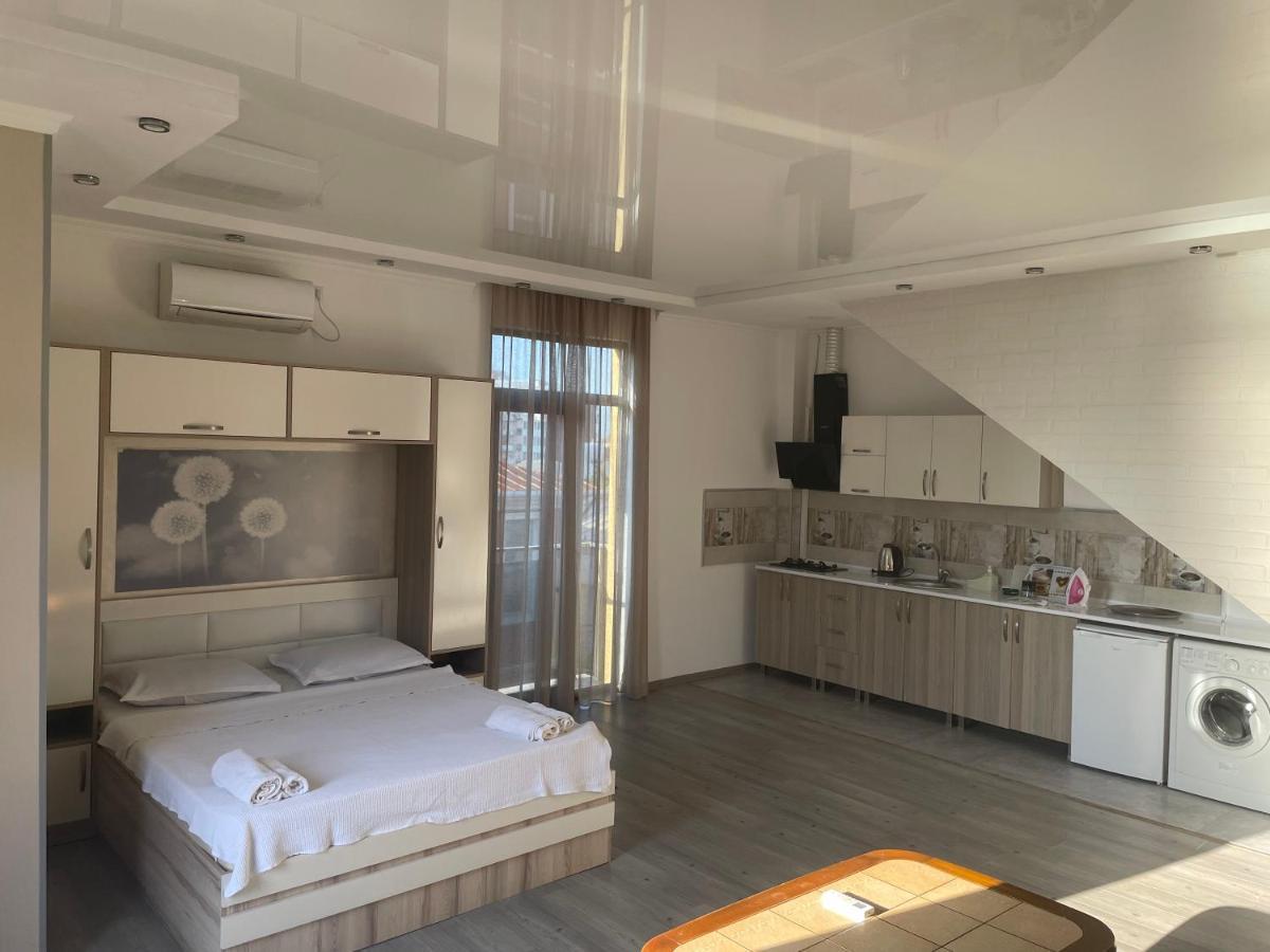 Hotel Chaika 코불레티 외부 사진