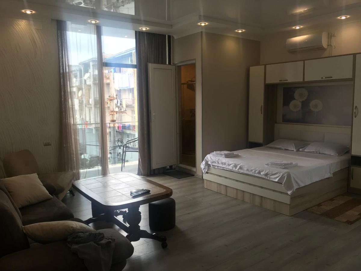 Hotel Chaika 코불레티 외부 사진