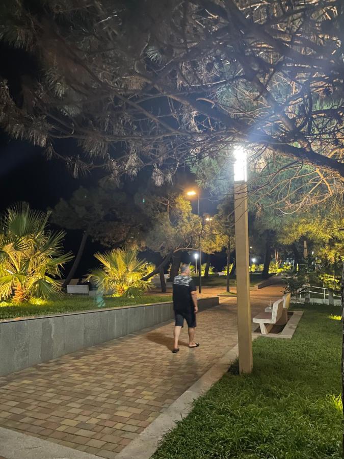 Hotel Chaika 코불레티 외부 사진