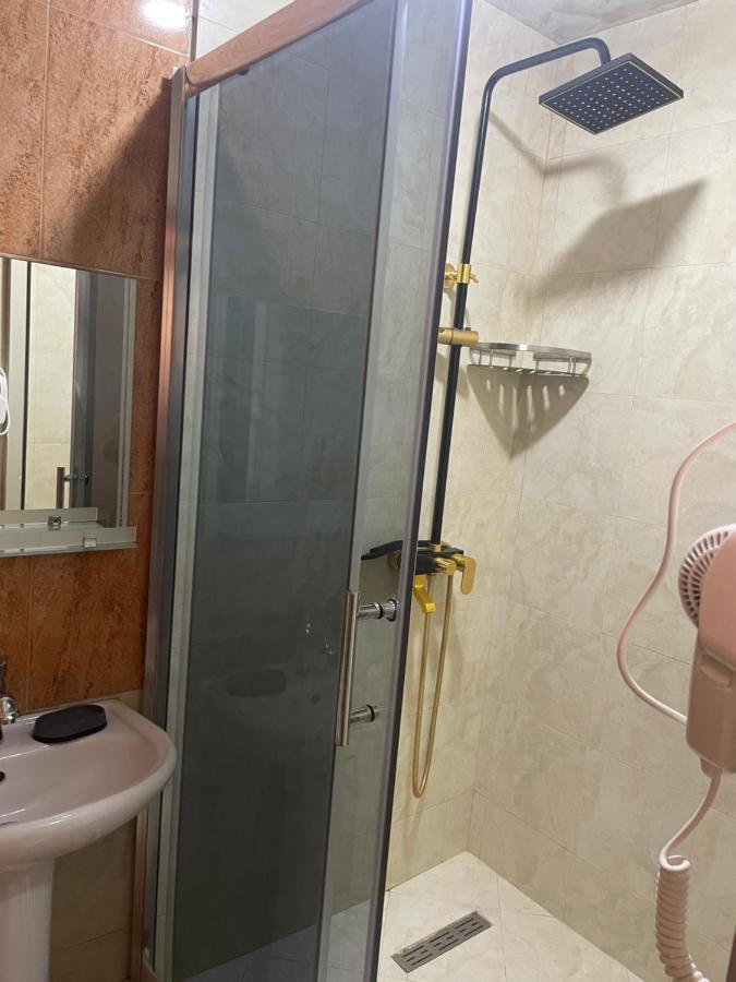 Hotel Chaika 코불레티 외부 사진