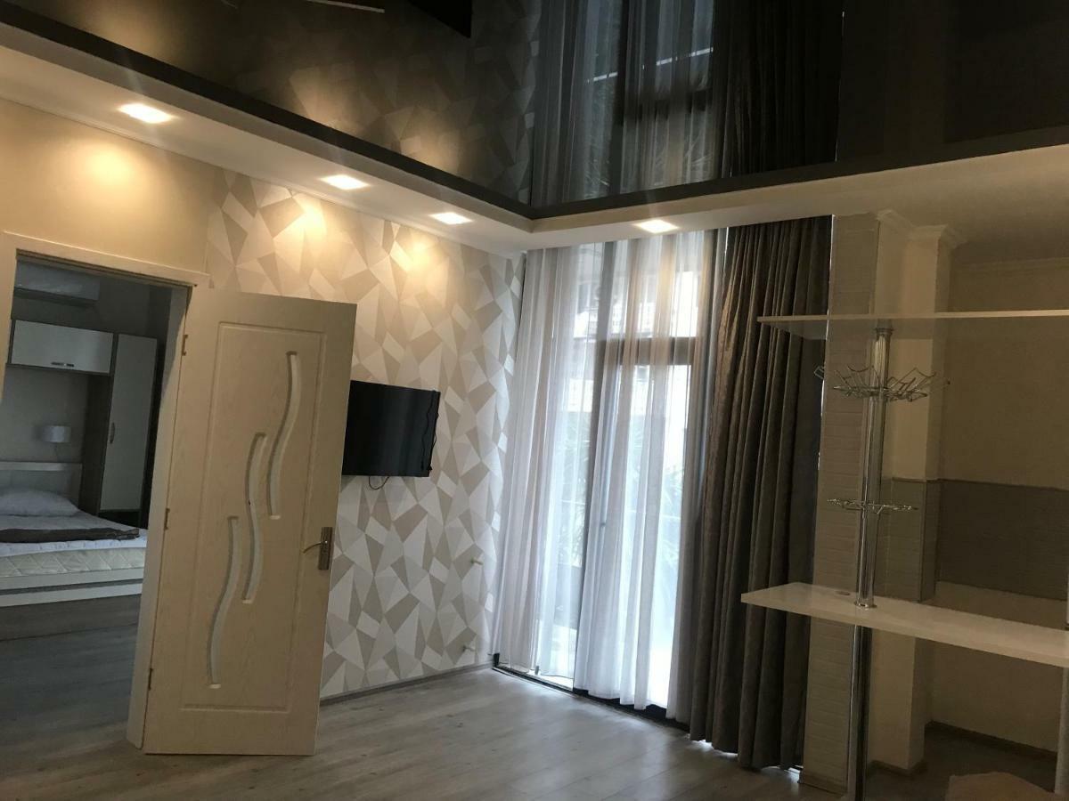 Hotel Chaika 코불레티 외부 사진