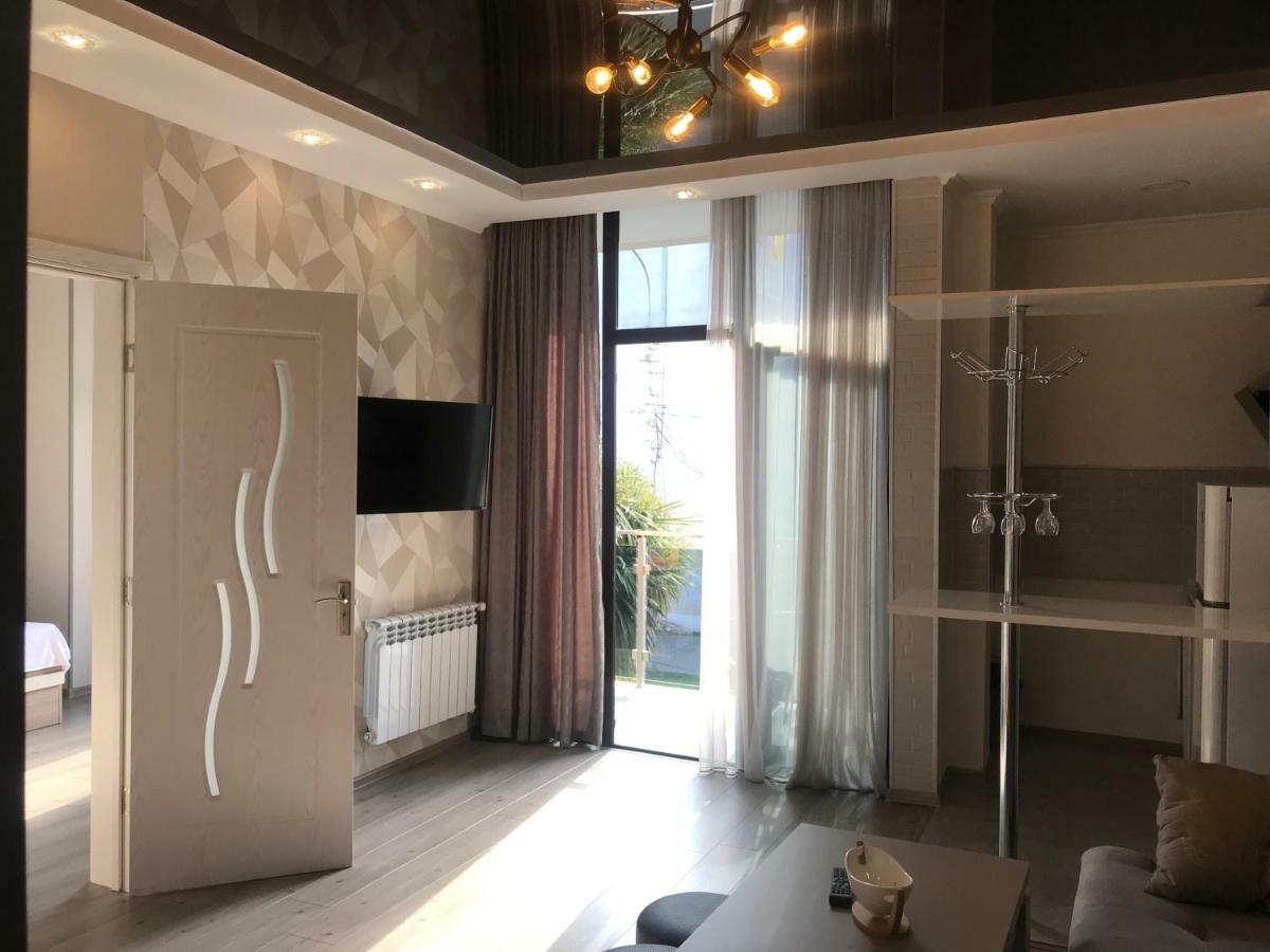 Hotel Chaika 코불레티 외부 사진