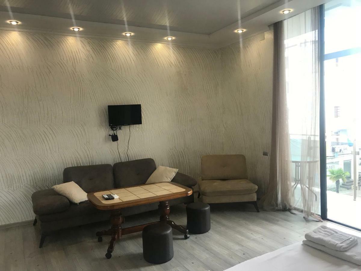 Hotel Chaika 코불레티 외부 사진
